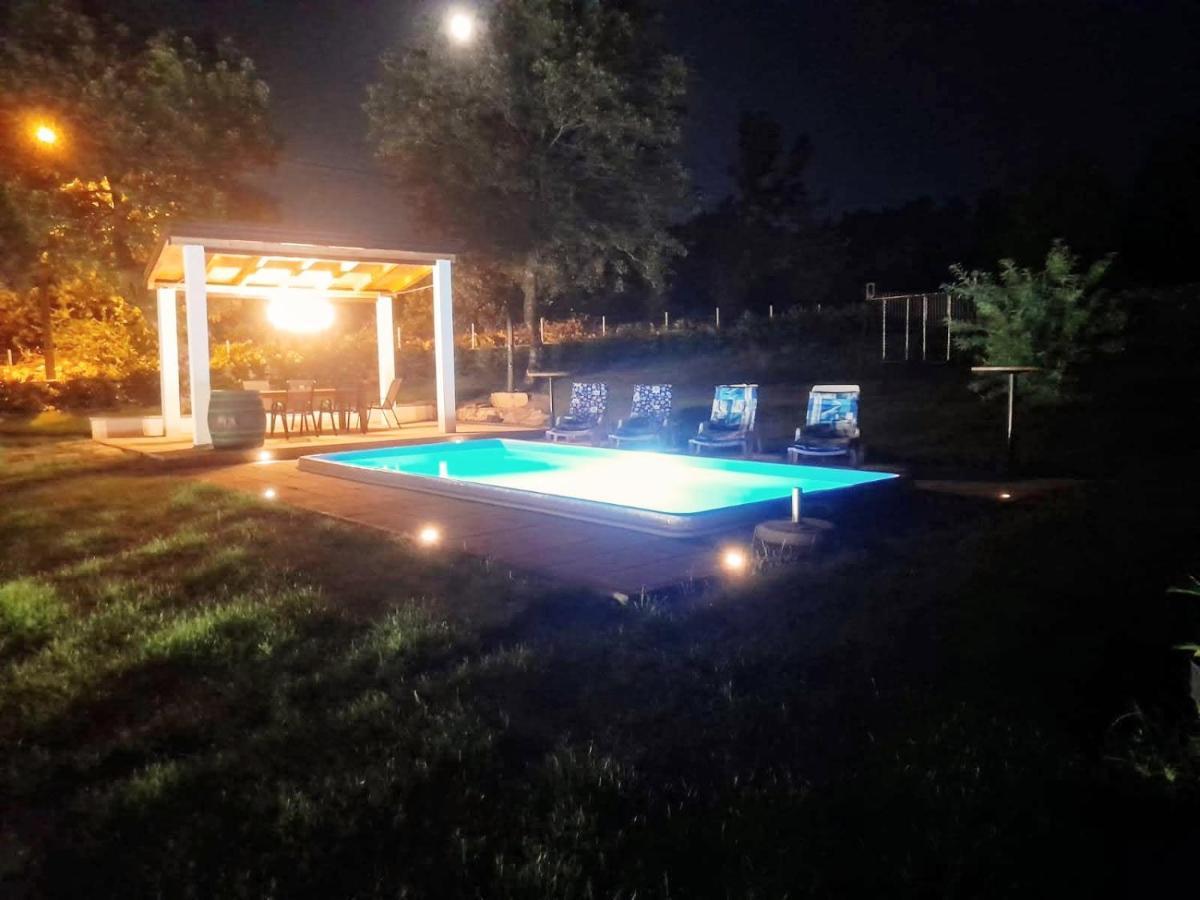 Villa Marie With Pool, Two Bedrooms For 4+2Kids Cavoglave Bagian luar foto