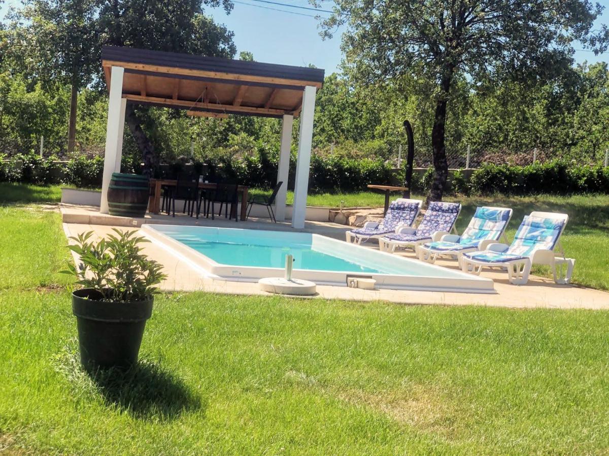 Villa Marie With Pool, Two Bedrooms For 4+2Kids Cavoglave Bagian luar foto