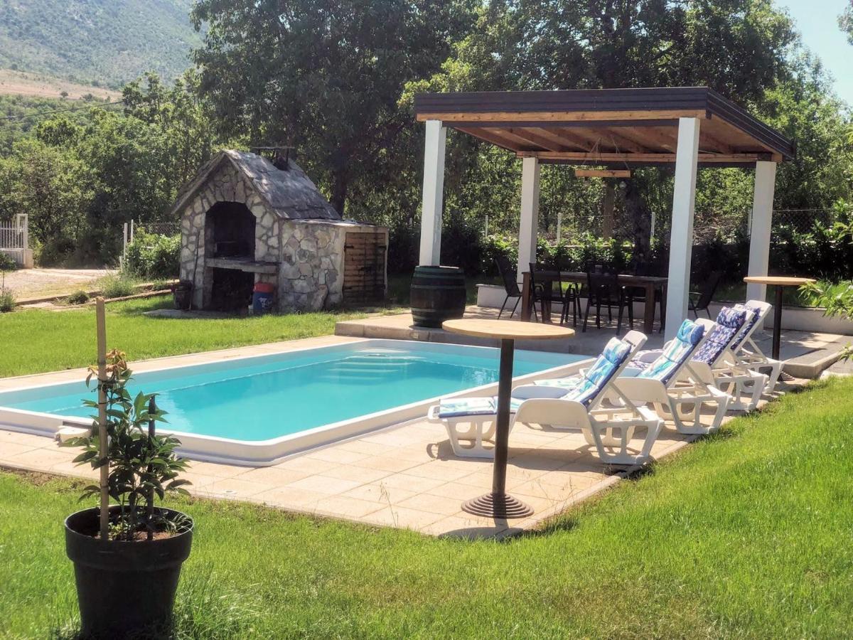 Villa Marie With Pool, Two Bedrooms For 4+2Kids Cavoglave Bagian luar foto